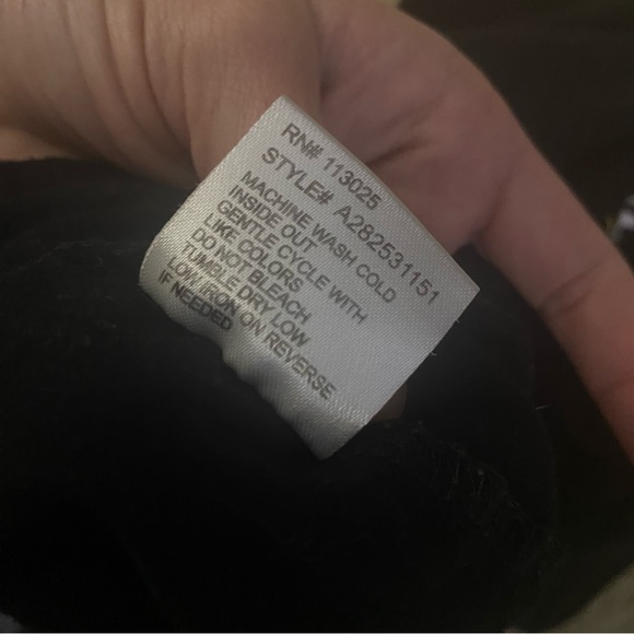 “Chillin” Crop Top T Shirt - Picture 3 of 4